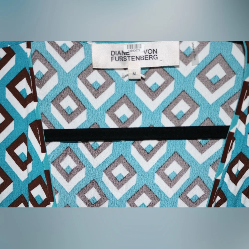 Diane von Furstenberg Avaya Ruffled Crepe Wrap Dress- Size M - Picture 3 of 11